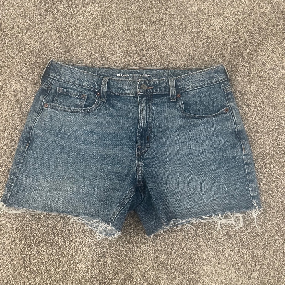 Old Navy Mid-Rise Boyfriend Short